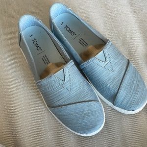 New Toms Avalon Sneakers, Size 7